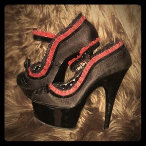 NWOT Pleaser size 6 retro style heels